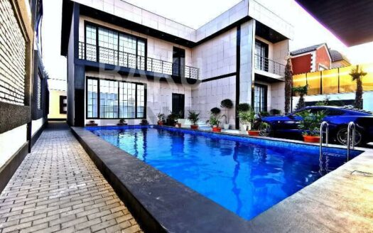7 Room House / Villa for Sale in Baku