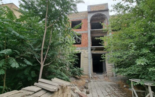 10 Room House / Villa for Sale in Baku