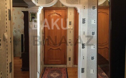 3 Room Old Apartment for Sale in Baku