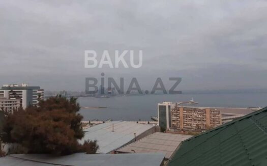 4 Room House / Villa for Sale in Baku