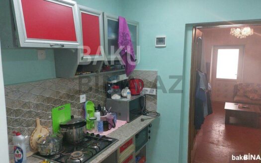 2 Rooms Old Apartment for Sale in Baku