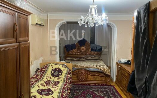 3 Room Old Apartment for Sale in Baku