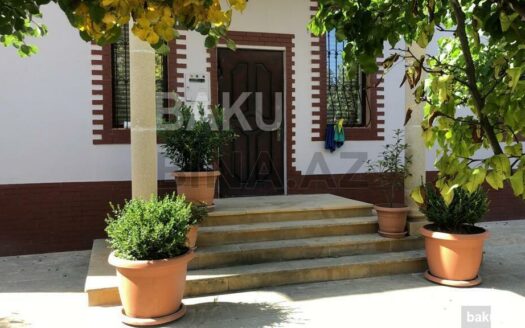 5 Room House / Villa for Sale in Baku