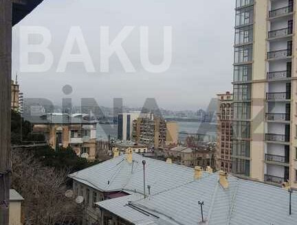 1 Room Old Apartment for Sale in Baku