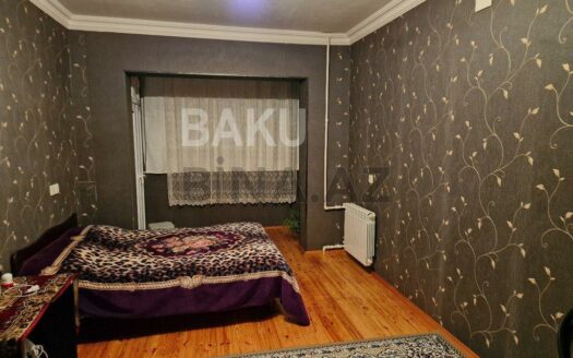 2 Rooms Old Apartment for Sale in Baku