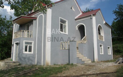 7 Room House / Villa for Sale in Gusar