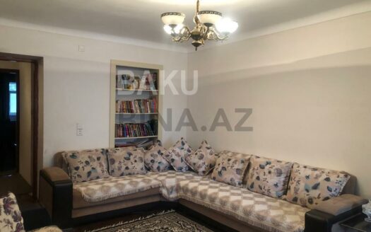 3 Room Old Apartment for Sale in Baku