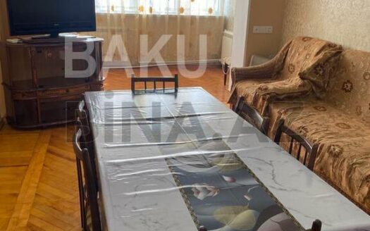 3 Room Old Apartment for Sale in Baku