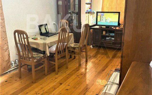 2 Rooms Old Apartment for Sale in Baku
