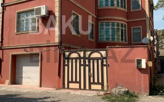 7 Room House / Villa for Sale in Baku