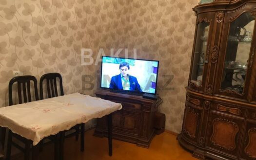 2 Rooms Old Apartment for Sale in Baku
