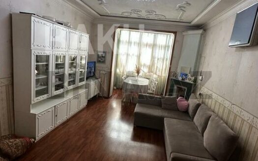 2 Rooms Old Apartment for Sale in Baku
