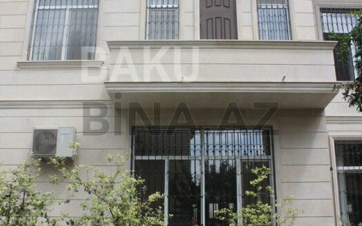 6 Room House / Villa for Sale in Baku