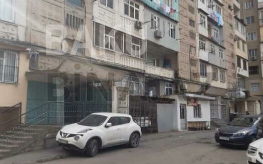 2 Rooms Old Apartment for Sale in Baku