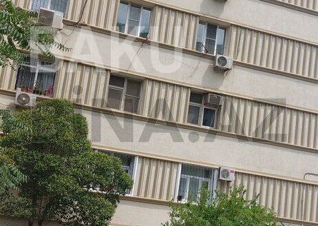 2 Rooms Old Apartment for Sale in Baku