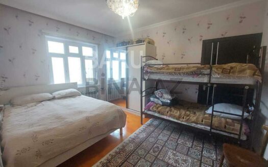 4 Room Old Apartment for Sale in Sumgait
