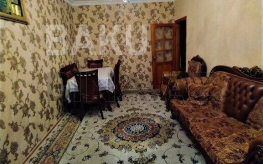 4 Room Old Apartment for Sale in Baku