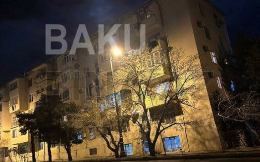 3 Room Old Apartment for Sale in Baku