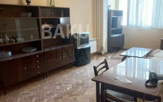 3 Room Old Apartment for Sale in Baku