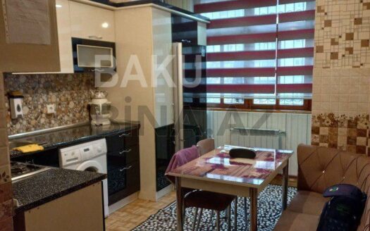 3 Room Old Apartment for Sale in Baku