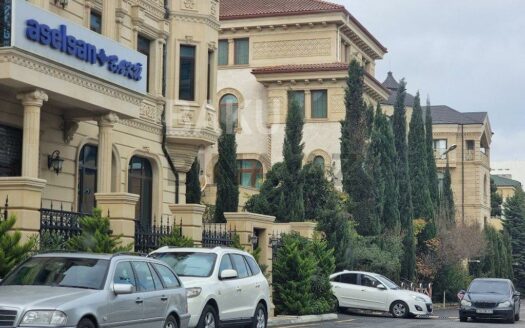 6 Room House / Villa for Sale in Baku