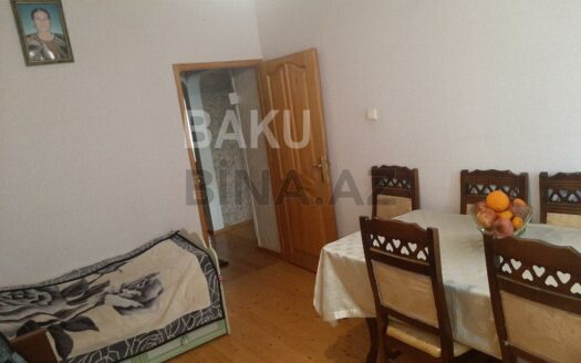 3 Room Old Apartment for Sale in Baku