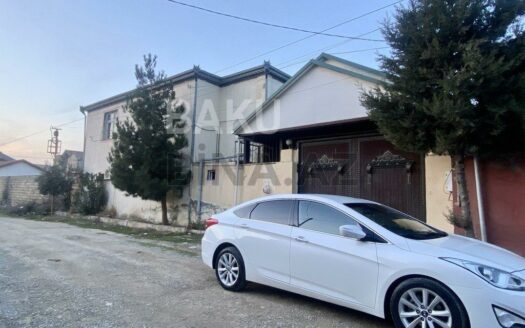 8 Room House / Villa for Sale in Baku