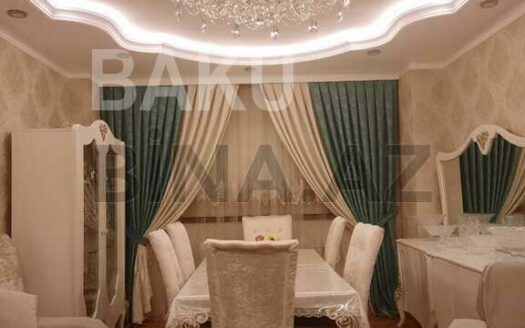 4 Room Old Apartment for Sale in Ganja