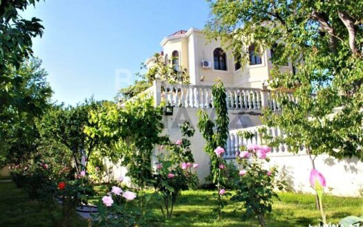 5 Room House / Villa for Sale in Baku