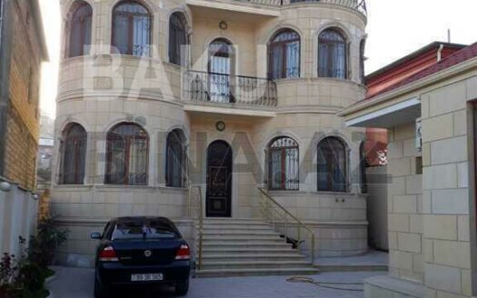 6 Room House / Villa for Sale in Baku