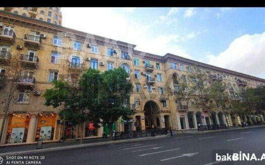 3 Room Old Apartment for Sale in Baku
