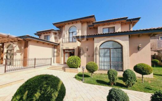 6 Room House / Villa for Sale in Baku