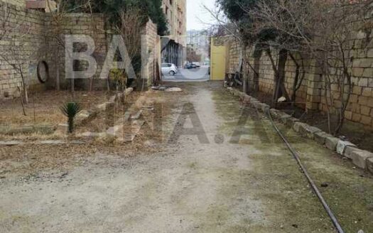12-Room House / Villa for Sale in Baku
