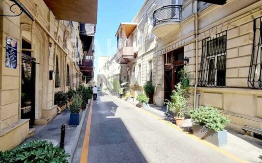 2 Rooms Old Apartment for Sale in Baku