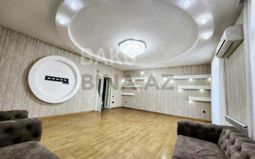 3 Room Old Apartment for Sale in Baku