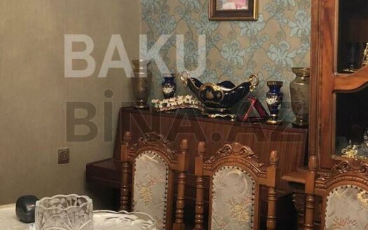 3 Room Old Apartment for Sale in Baku