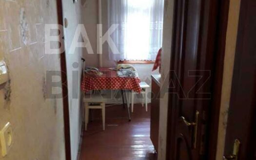 2 Rooms Old Apartment for Sale in Baku