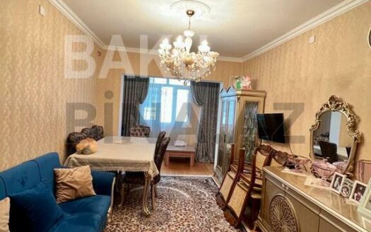 3 Room Old Apartment for Sale in Baku