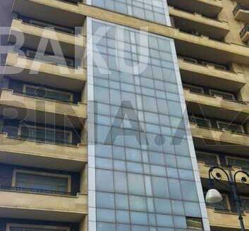3 Room Old Apartment for Sale in Baku
