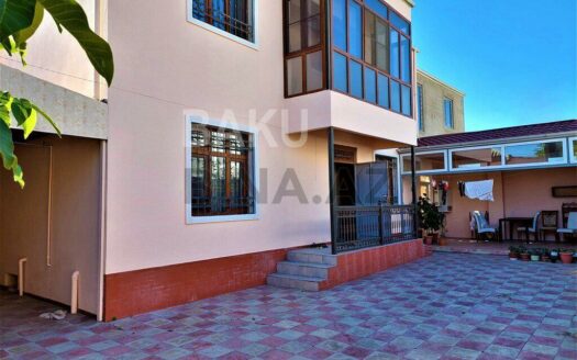 5 Room House / Villa for Sale in Baku