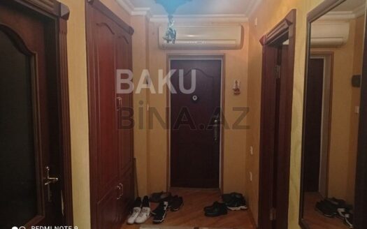 3 Room Old Apartment for Sale in Baku