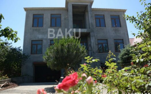 9 Room House / Villa for Sale in Baku