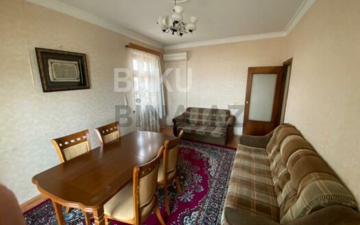 2 Rooms Old Apartment for Sale in Baku