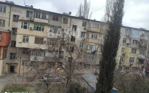 2 Rooms Old Apartment for Sale in Baku
