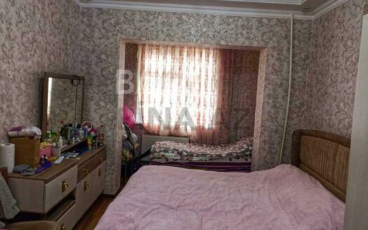 1 Room Old Apartment for Sale in Baku