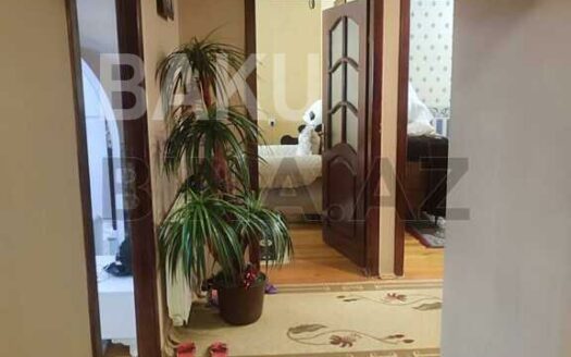 3 Room Old Apartment for Sale in Baku