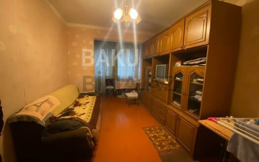 2 Rooms Old Apartment for Sale in Baku