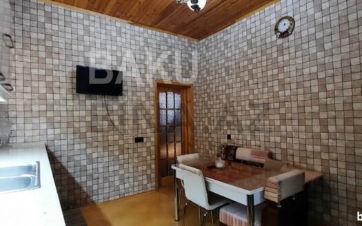 8 Room House / Villa for Sale in Baku