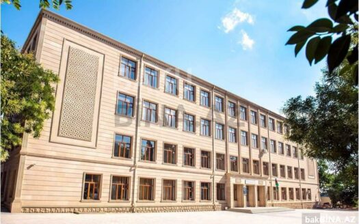4 Room Old Apartment for Sale in Baku