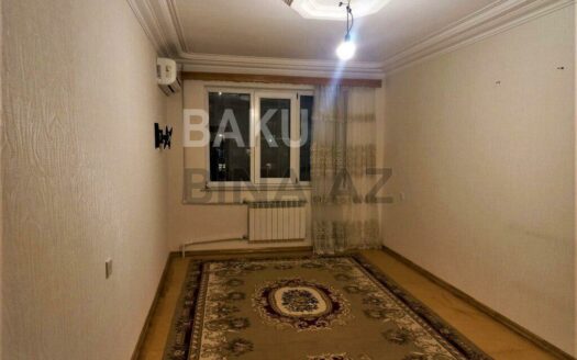 3 Room Old Apartment for Sale in Baku